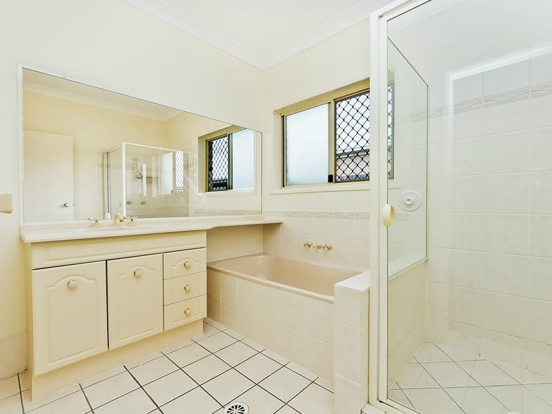 4 King Parrot Court, Cashmere QLD 4500