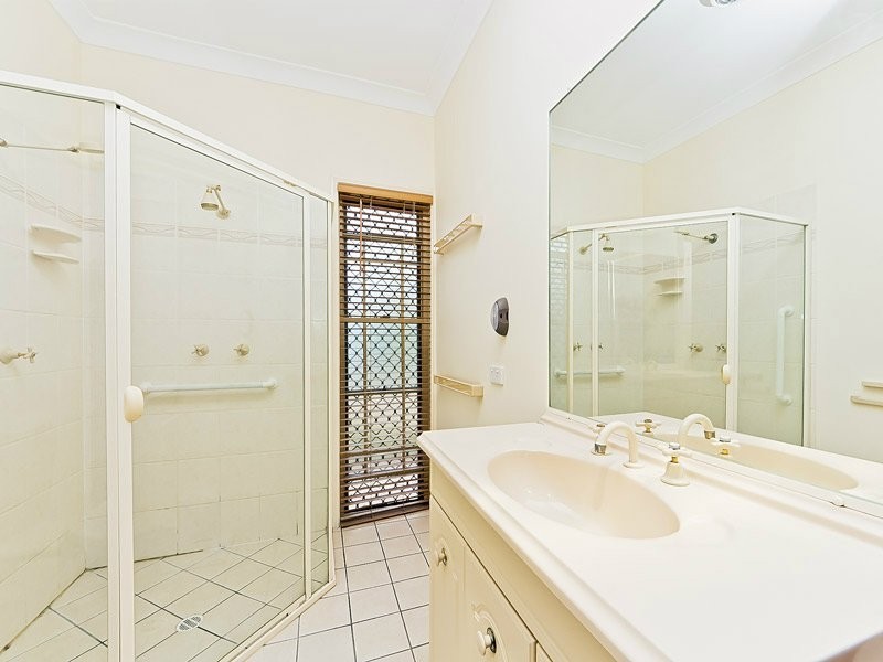 4 King Parrot Court, Cashmere QLD 4500