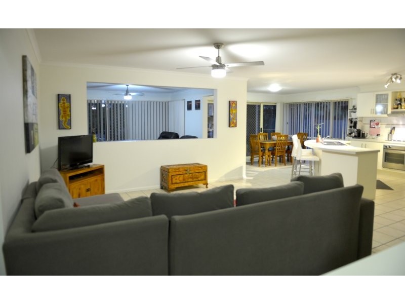 24 Jullyan Street, Albany Creek QLD 4035