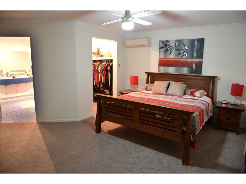 24 Jullyan Street, Albany Creek QLD 4035