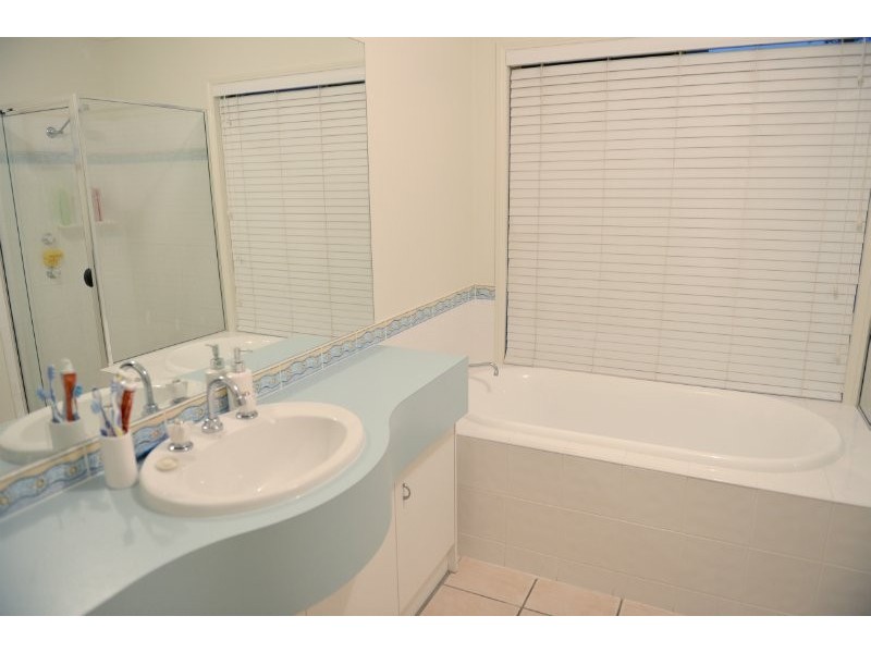 24 Jullyan Street, Albany Creek QLD 4035