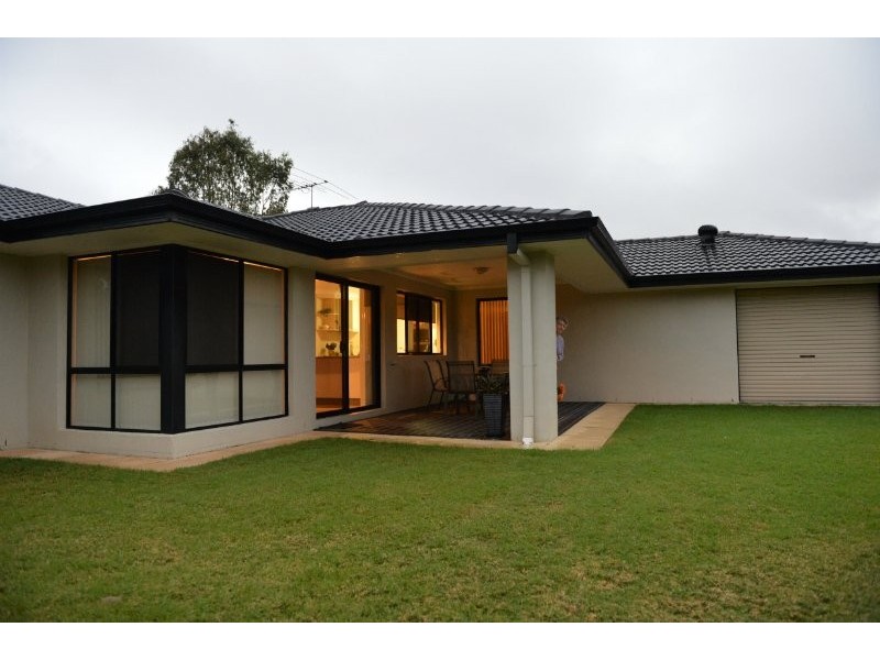 2 Cabarita Crescent, Eatons Hill QLD 4037