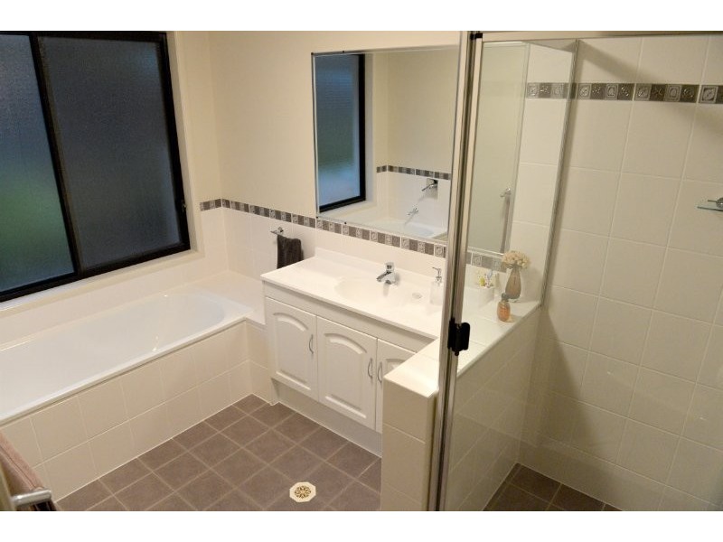 2 Cabarita Crescent, Eatons Hill QLD 4037