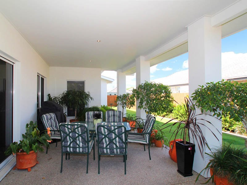 9 Sandheath Place, Sandstone Point QLD 4511