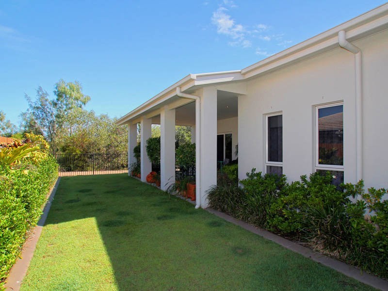 9 Sandheath Place, Sandstone Point QLD 4511