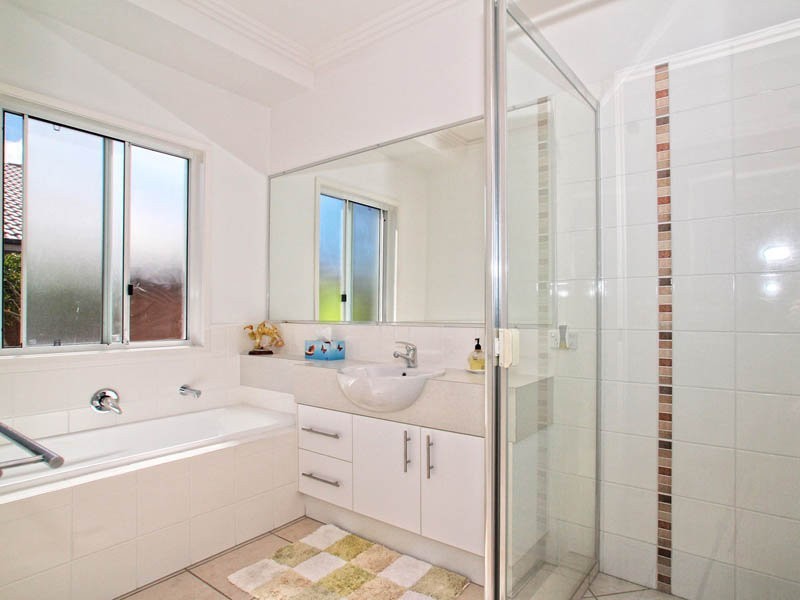 9 Sandheath Place, Sandstone Point QLD 4511