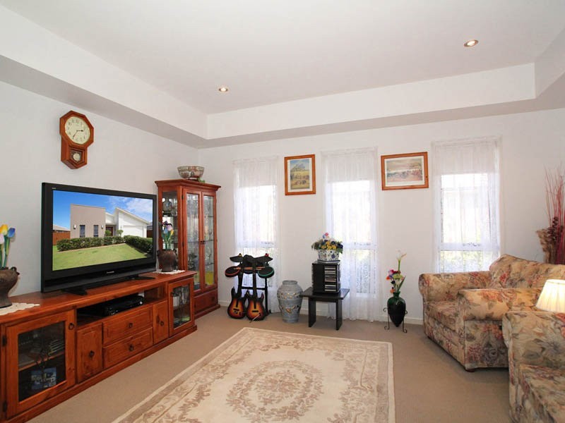 9 Sandheath Place, Sandstone Point QLD 4511