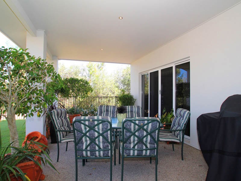 9 Sandheath Place, Sandstone Point QLD 4511