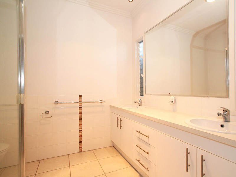 9 Sandheath Place, Sandstone Point QLD 4511