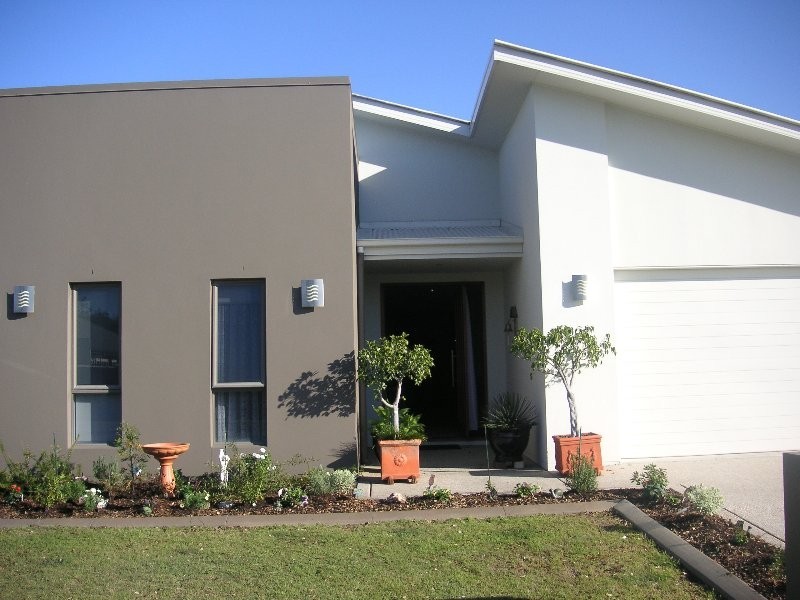 9 Sandheath Place, Sandstone Point QLD 4511