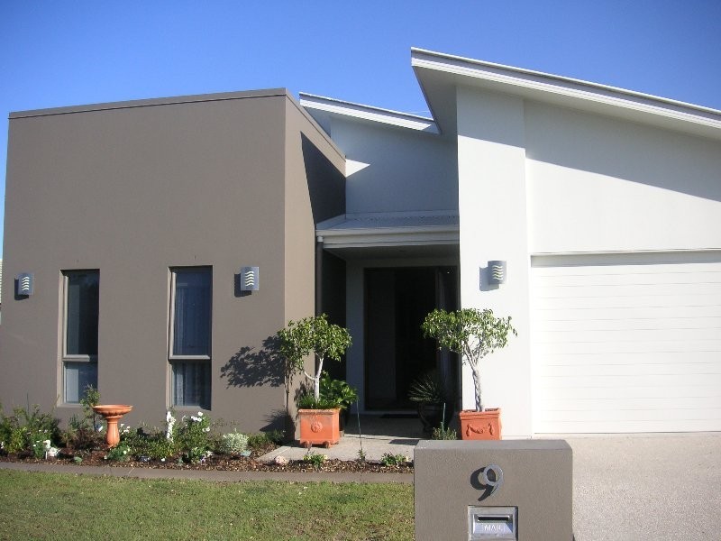 9 Sandheath Place, Sandstone Point QLD 4511