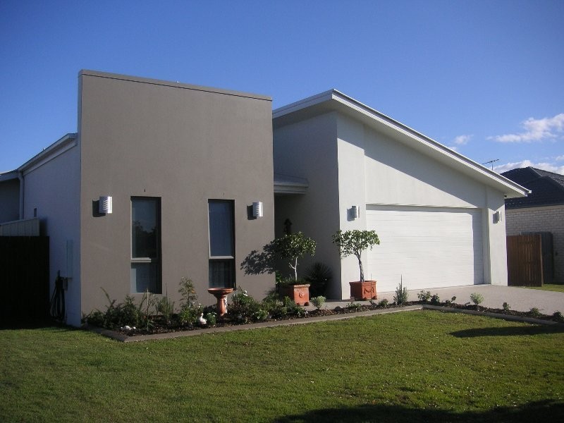 9 Sandheath Place, Sandstone Point QLD 4511