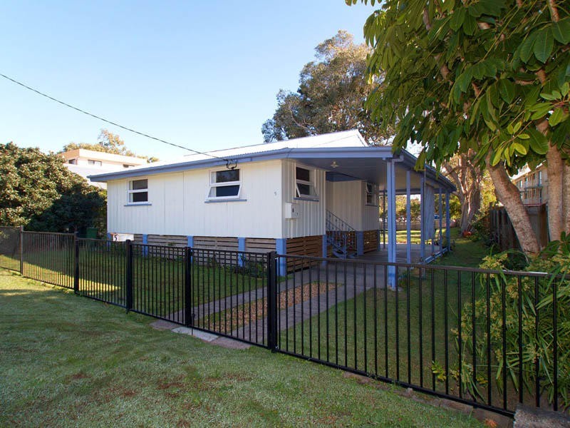 5 Hall Avenue, Bongaree QLD 4507