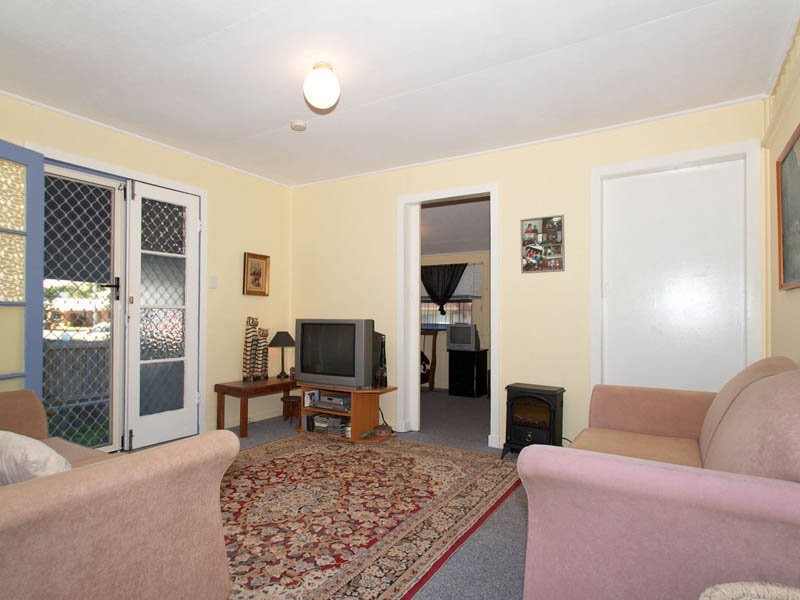 5 Hall Avenue, Bongaree QLD 4507