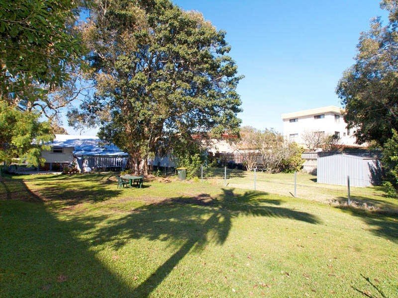 5 Hall Avenue, Bongaree QLD 4507