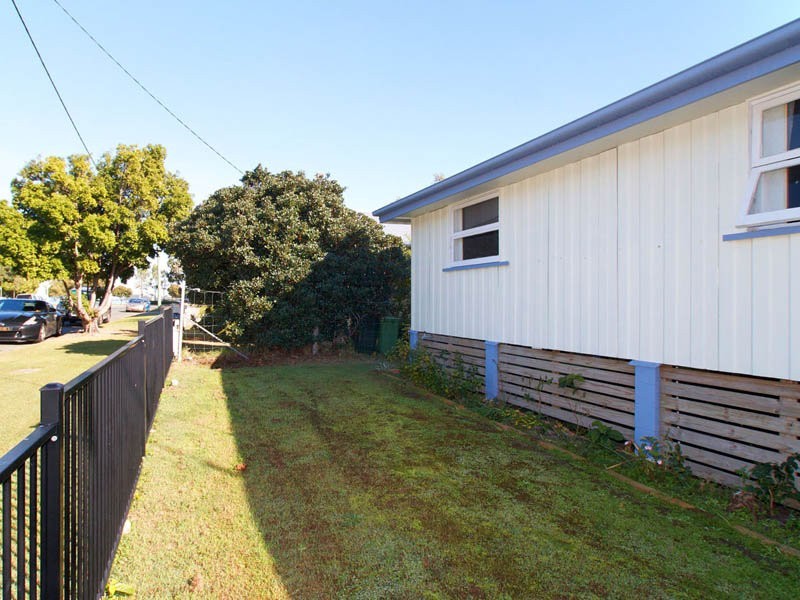 5 Hall Avenue, Bongaree QLD 4507