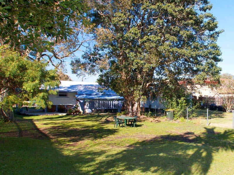 5 Hall Avenue, Bongaree QLD 4507