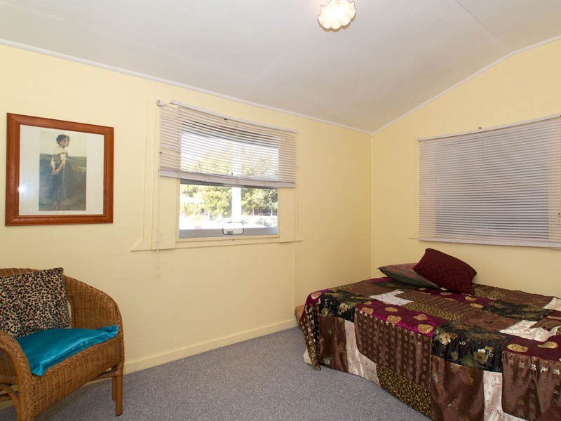 5 Hall Avenue, Bongaree QLD 4507