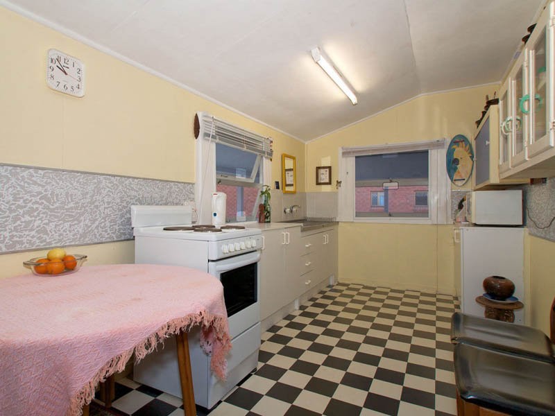 5 Hall Avenue, Bongaree QLD 4507