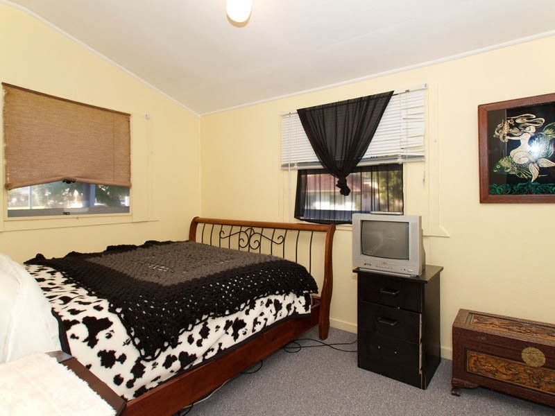 5 Hall Avenue, Bongaree QLD 4507