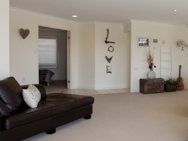 12 Topsail Circuit, Banksia Beach QLD 4507