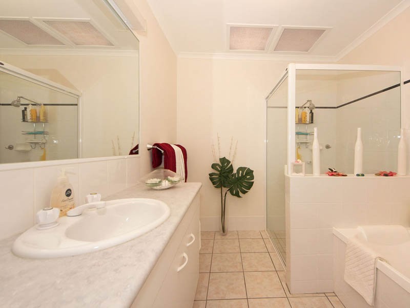 2/5 Headsail Drive, Banksia Beach QLD 4507