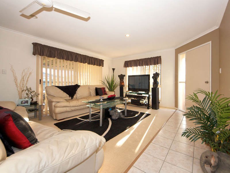 2/5 Headsail Drive, Banksia Beach QLD 4507