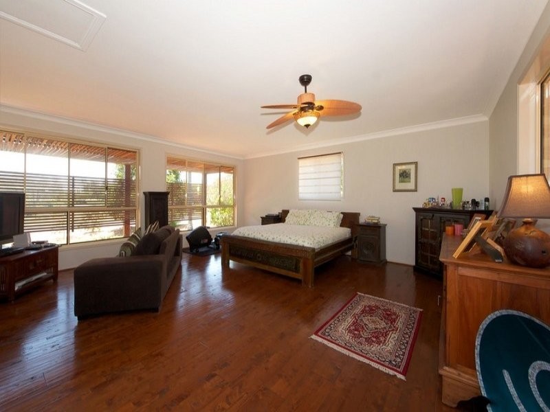10 Taksan Place, Ningi QLD 4511