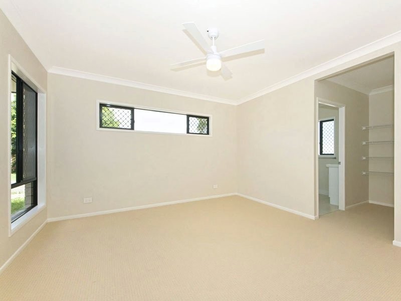 128 Bestmann Road E, Sandstone Point QLD 4511