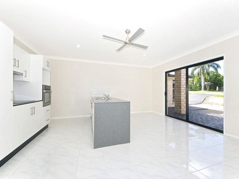 128 Bestmann Road E, Sandstone Point QLD 4511