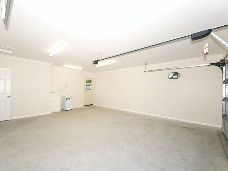 128 Bestmann Road E, Sandstone Point QLD 4511