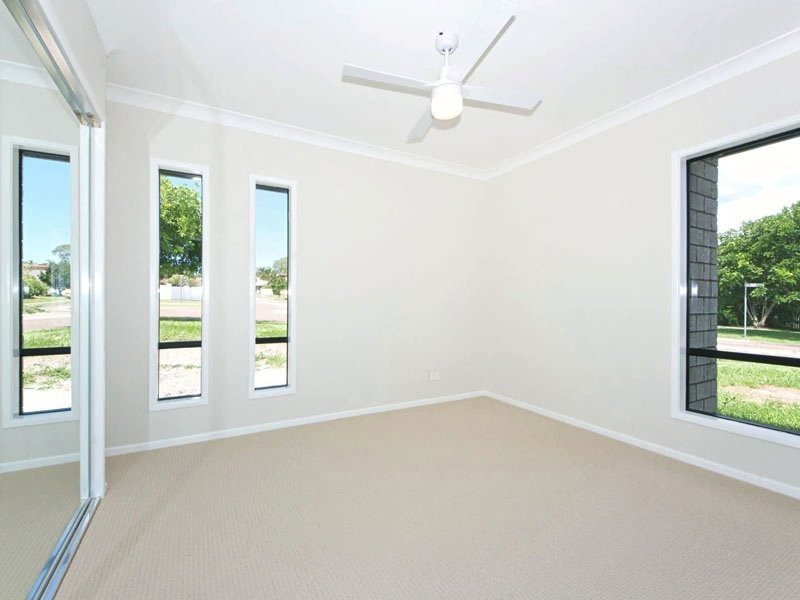 128 Bestmann Road E, Sandstone Point QLD 4511