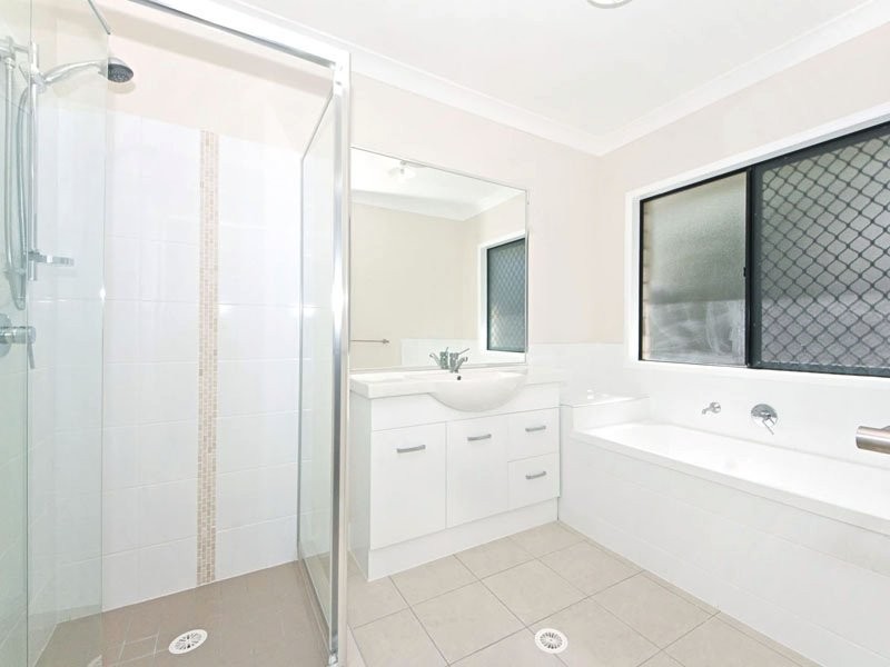 128 Bestmann Road E, Sandstone Point QLD 4511