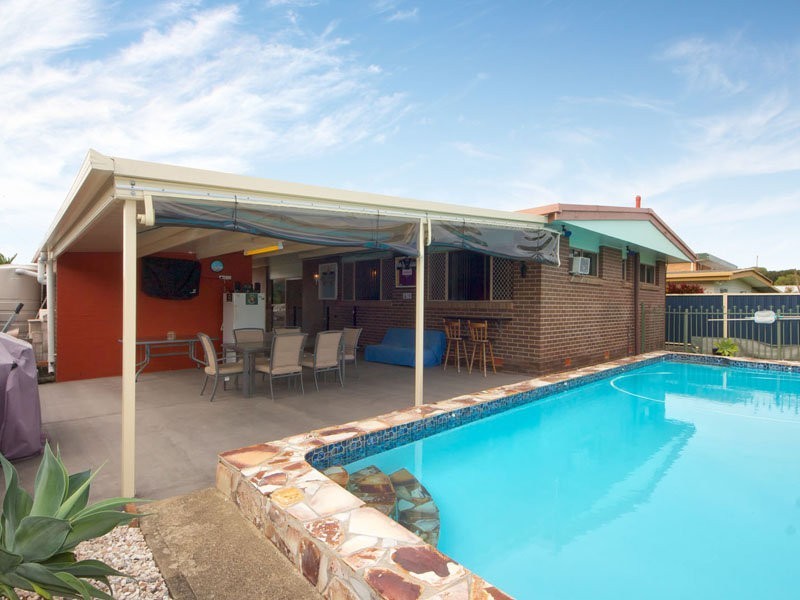 8 Penguin Street, Bongaree QLD 4507