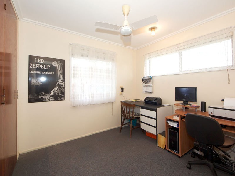 8 Penguin Street, Bongaree QLD 4507