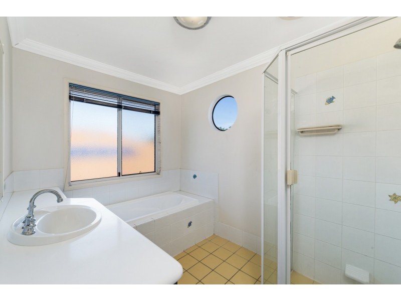 110 Kangaroo Avenue, Bongaree QLD 4507