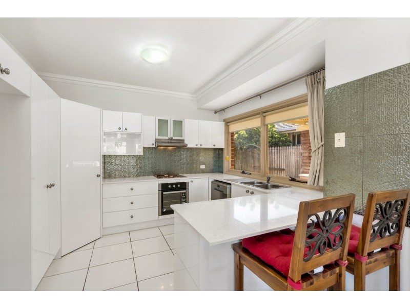 2 Trent Court, Sandstone Point QLD 4511