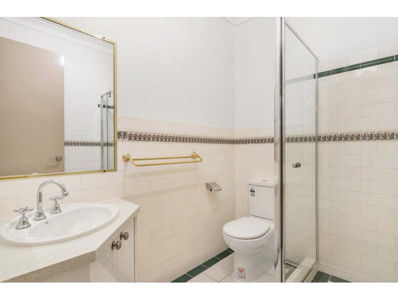 2 Trent Court, Sandstone Point QLD 4511