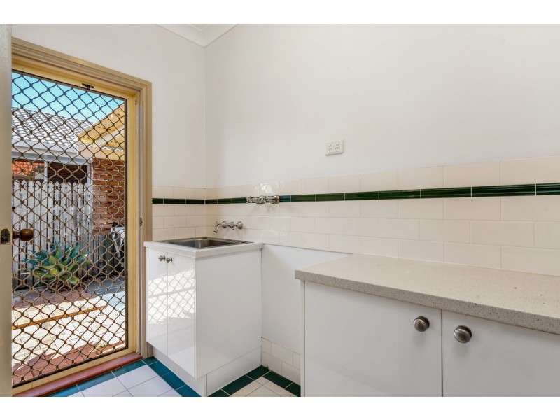 2 Trent Court, Sandstone Point QLD 4511