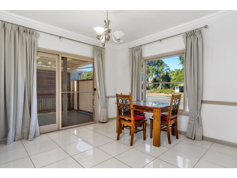 2 Trent Court, Sandstone Point QLD 4511