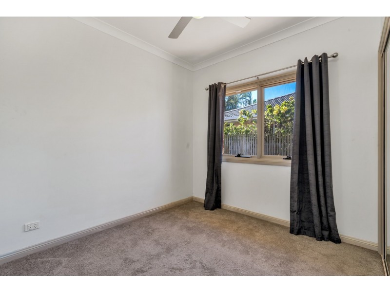 2 Trent Court, Sandstone Point QLD 4511