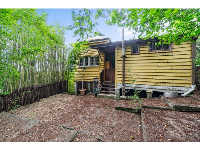 18 Shaw Street, Bardon QLD 4065