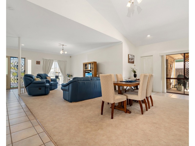 33 Cosmos Avenue, Banksia Beach QLD 4507