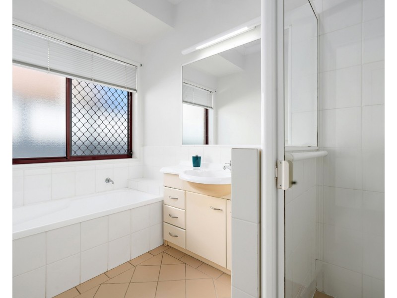 33 Cosmos Avenue, Banksia Beach QLD 4507