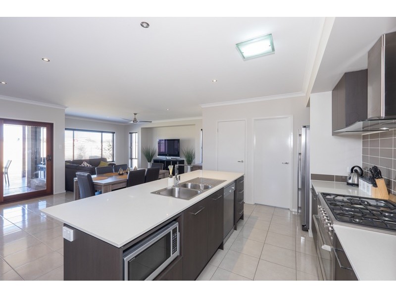 8 Clubrush Court, Banksia Beach QLD 4507