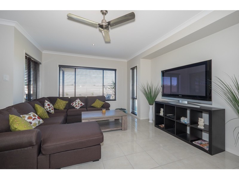 8 Clubrush Court, Banksia Beach QLD 4507