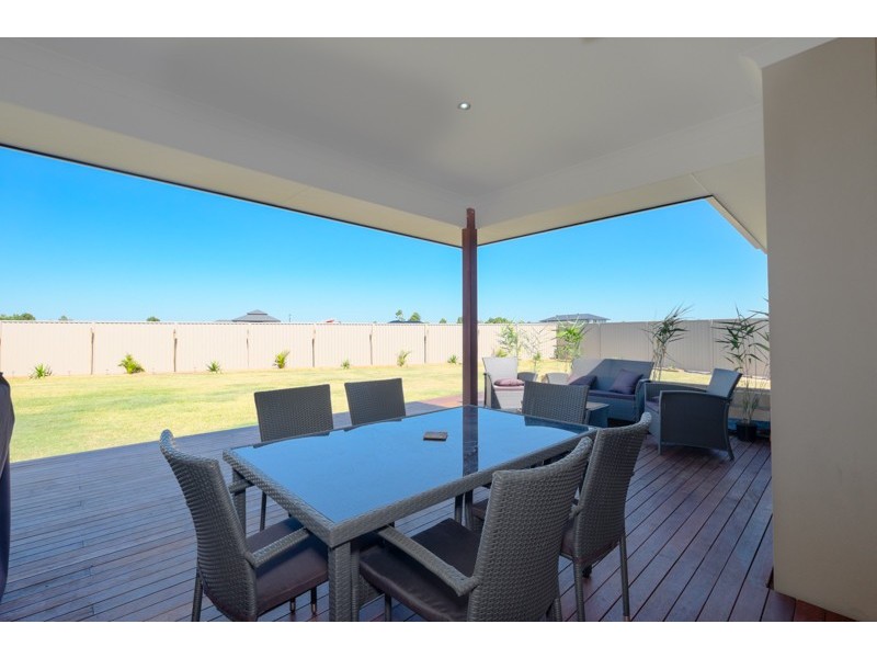 8 Clubrush Court, Banksia Beach QLD 4507