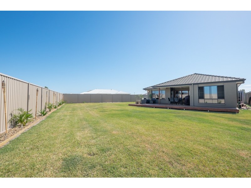 8 Clubrush Court, Banksia Beach QLD 4507