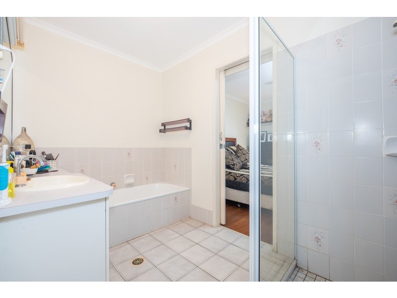 1 Yorkshire Drive, Banksia Beach QLD 4507