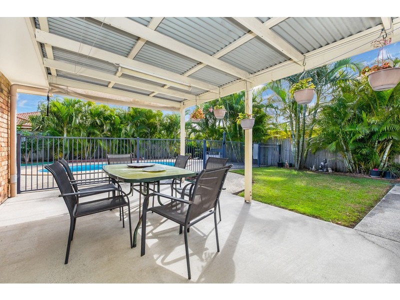 8 Scarborough Court, Sandstone Point QLD 4511